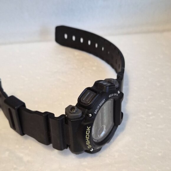 G Shock Digital Black and gold - Picture 6 of 10